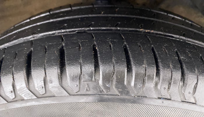 2018 Maruti Dzire ZXI AMT, Petrol, Automatic, 18,105 km, Right Front Tyre Tread