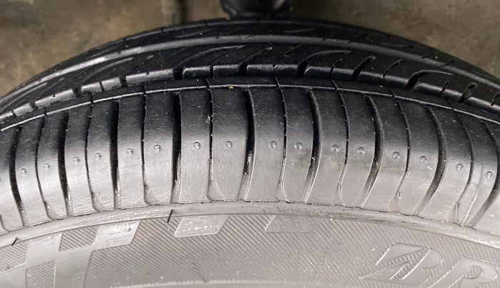 2015 Maruti Alto 800 LXI, Petrol, Manual, 55,481 km, Right Front Tyre Tread