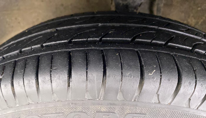 2015 Maruti Alto 800 LXI, Petrol, Manual, 55,481 km, Left Front Tyre Tread