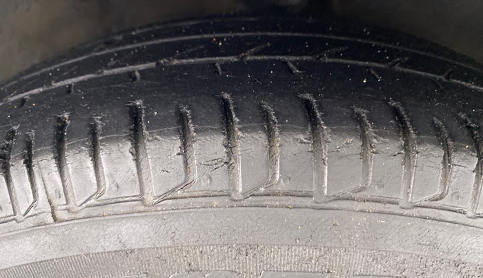2010 Hyundai i10 MAGNA 1.2, Petrol, Manual, 81,121 km, Right Front Tyre Tread