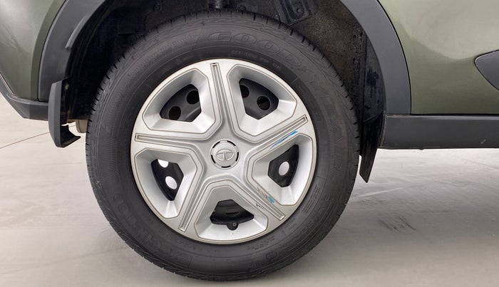 2020 Tata NEXON XMA SUNROOF 1.2 RTN, Petrol, Automatic, 27,499 km, Right Rear Wheel