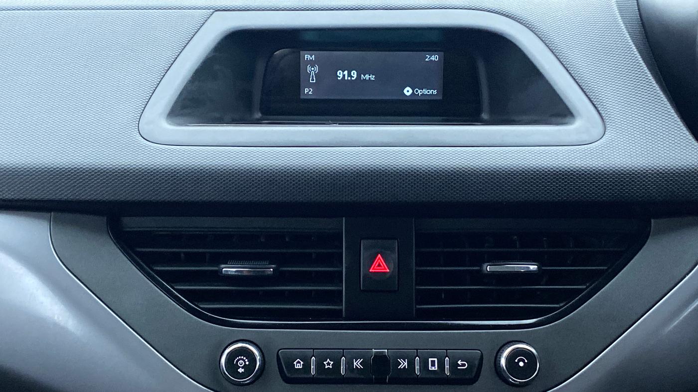 2020 Tata NEXON XMA SUNROOF 1.2 RTN, Petrol, Automatic, 27,499 km, Infotainment System