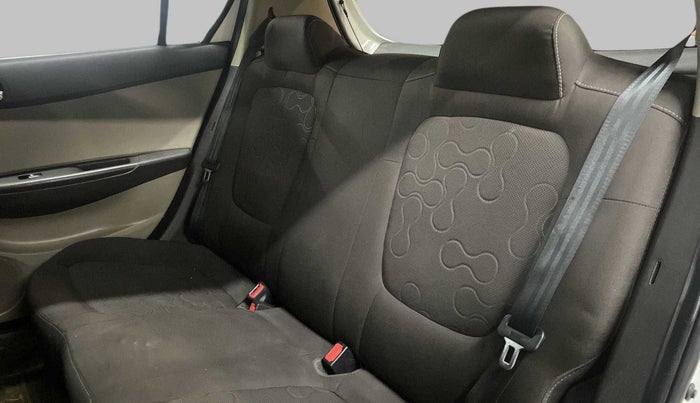 2011 Hyundai i20 MAGNA O 1.2, Petrol, Manual, 97,723 km, Right Side Rear Door Cabin