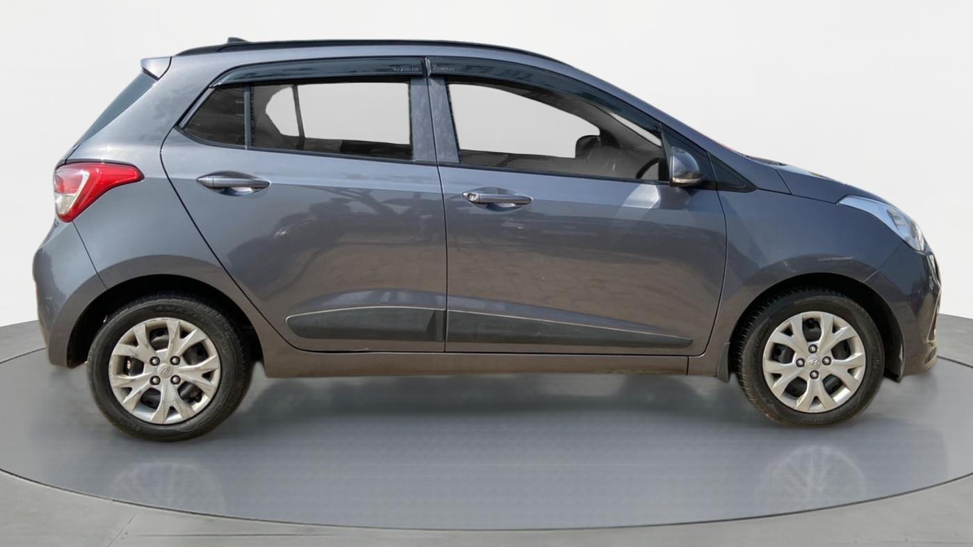 2016 Hyundai Grand i10 SPORTZ 1.2 KAPPA VTVT, Petrol, Manual, 18,499 km, Right Side View