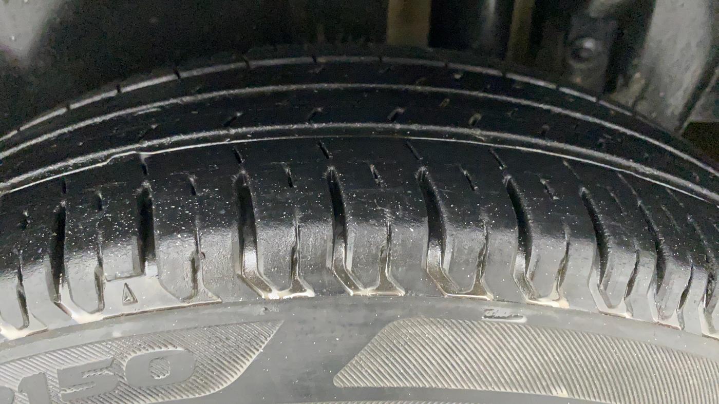 2013 Maruti Swift VXI D, Petrol, Manual, 98,529 km, Left Rear Tyre Tread