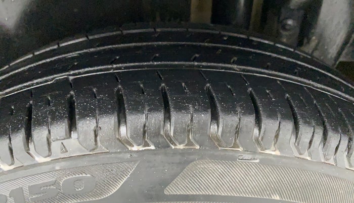 2013 Maruti Swift VXI D, Petrol, Manual, 98,529 km, Left Rear Tyre Tread