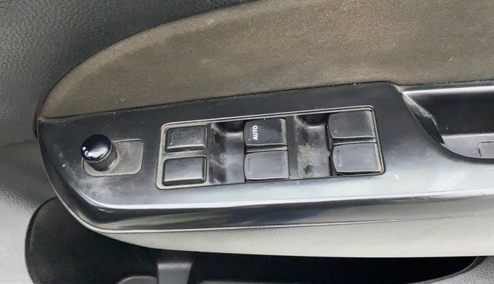 2013 Maruti Swift VXI D, Petrol, Manual, 98,529 km, Right front window switch / handle - Power window makes minor noise