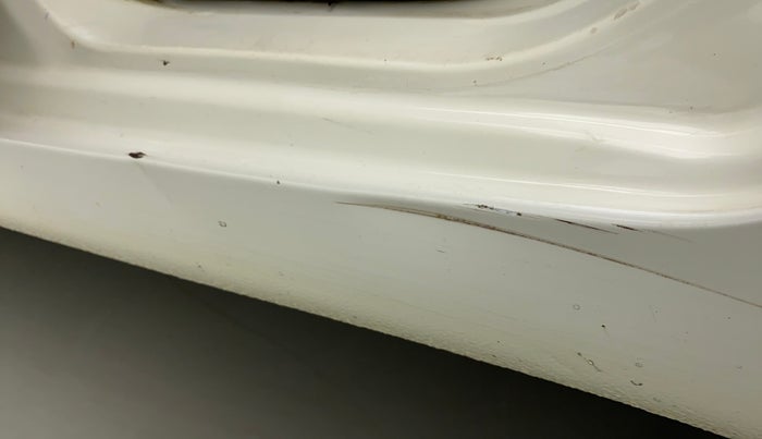 2013 Maruti Swift VXI D, Petrol, Manual, 98,529 km, Left running board - Slightly dented