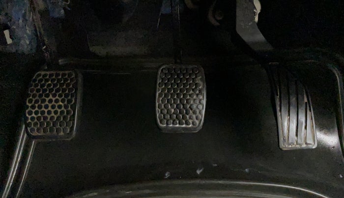 2013 Maruti Swift VXI D, Petrol, Manual, 98,529 km, Pedals