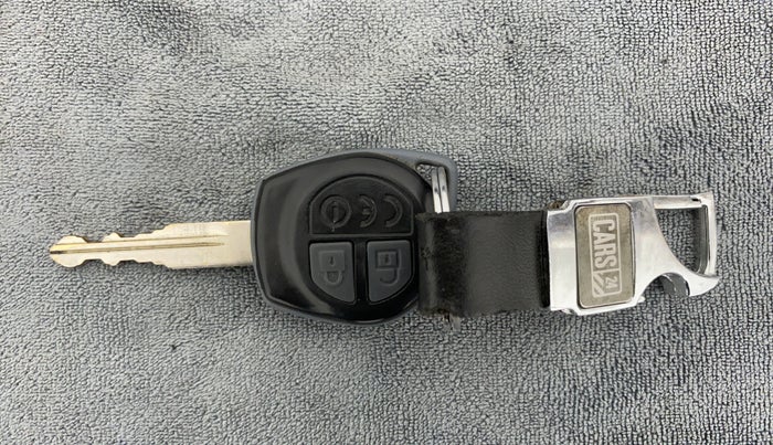 2013 Maruti Swift VXI D, Petrol, Manual, 98,529 km, Lock system - Mechanical key minor damage