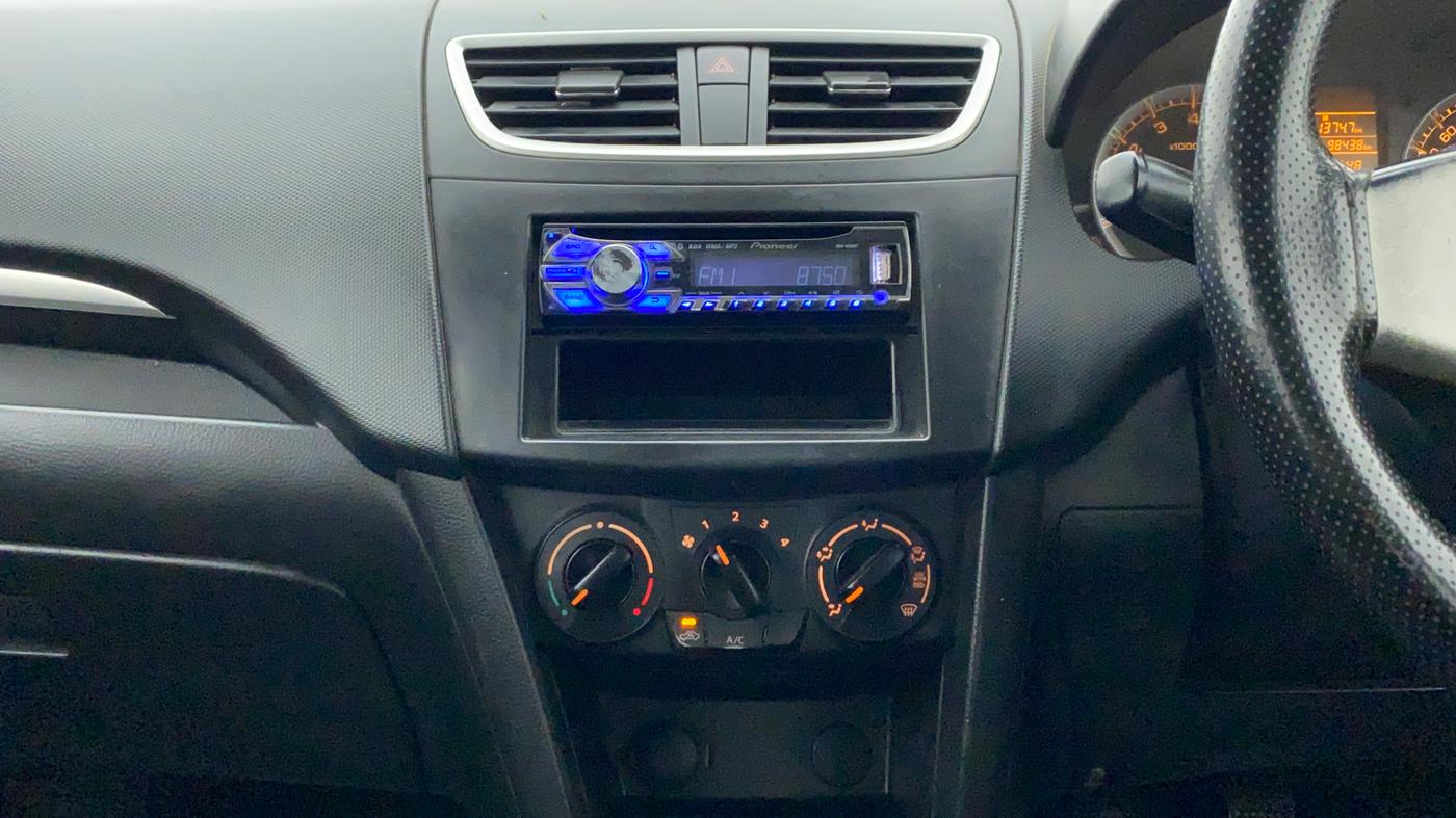 2013 Maruti Swift VXI D, Petrol, Manual, 98,529 km, Air Conditioner