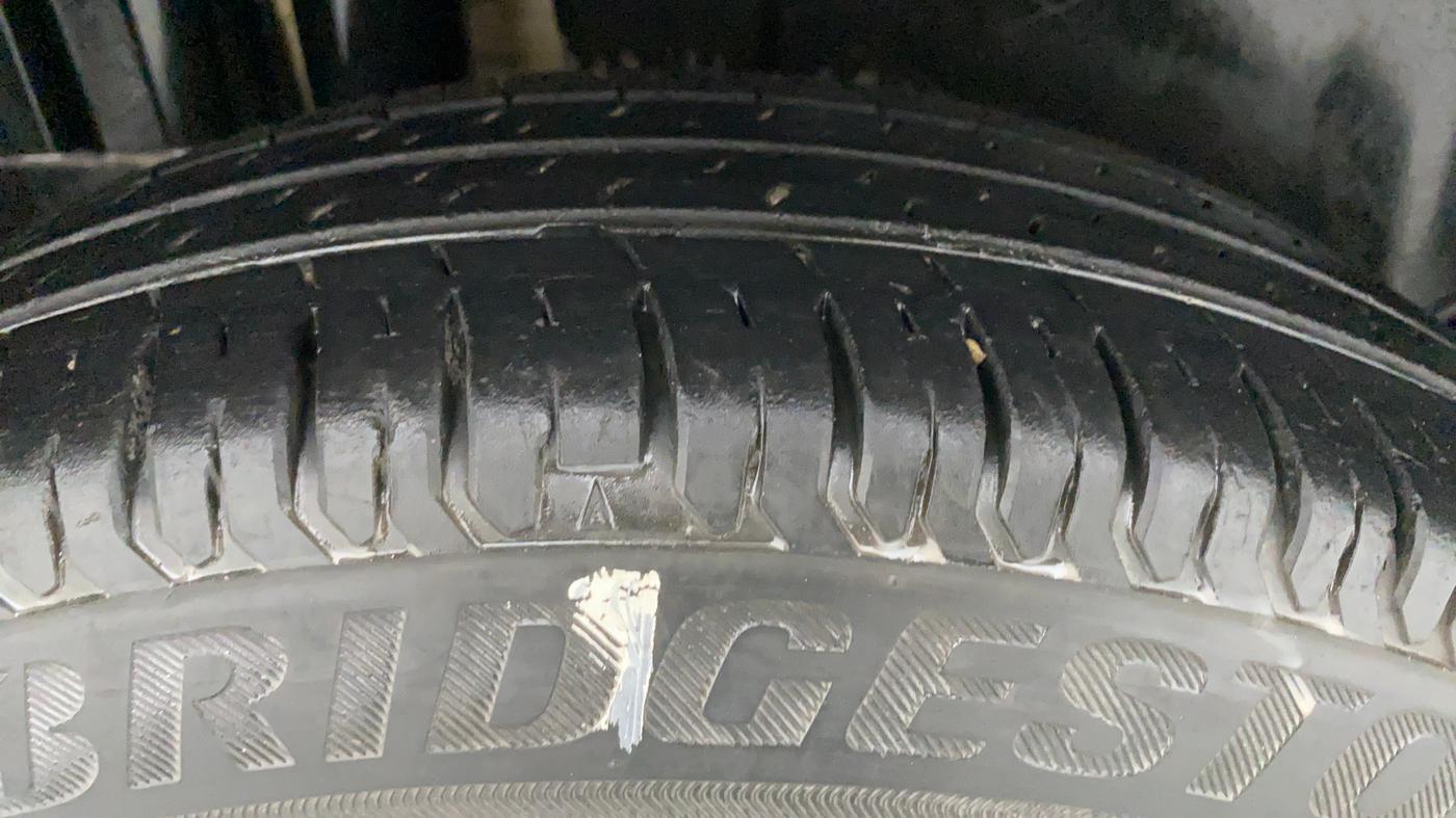 2013 Maruti Swift VXI D, Petrol, Manual, 98,529 km, Right Rear Tyre Tread