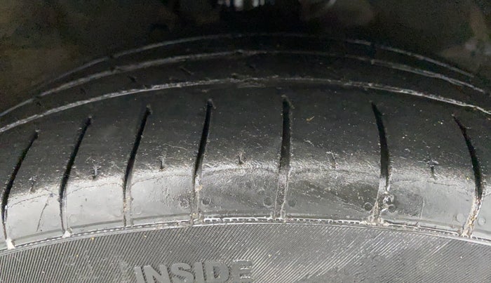 2016 Hyundai Verna FLUIDIC 1.6 VTVT S AT, Petrol, Automatic, 94,196 km, Right Front Tyre Tread