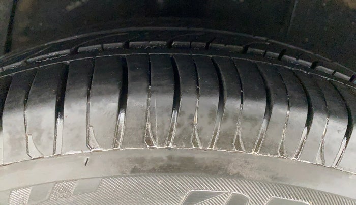 2014 Hyundai Xcent S 1.2 OPT, Petrol, Manual, 49,390 km, Right Rear Tyre Tread