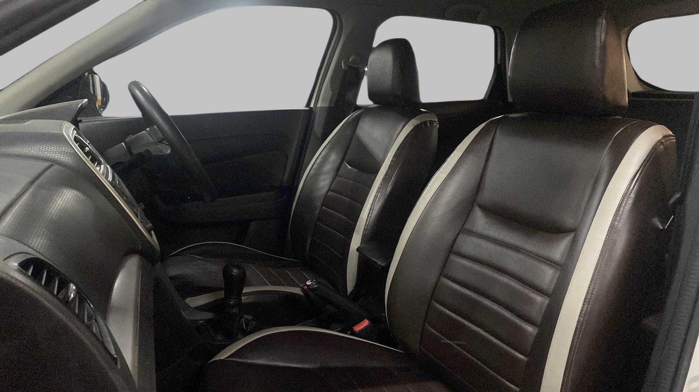 2020 Maruti Vitara Brezza LXI, Petrol, Manual, 40,225 km, Right Side Front Door Cabin
