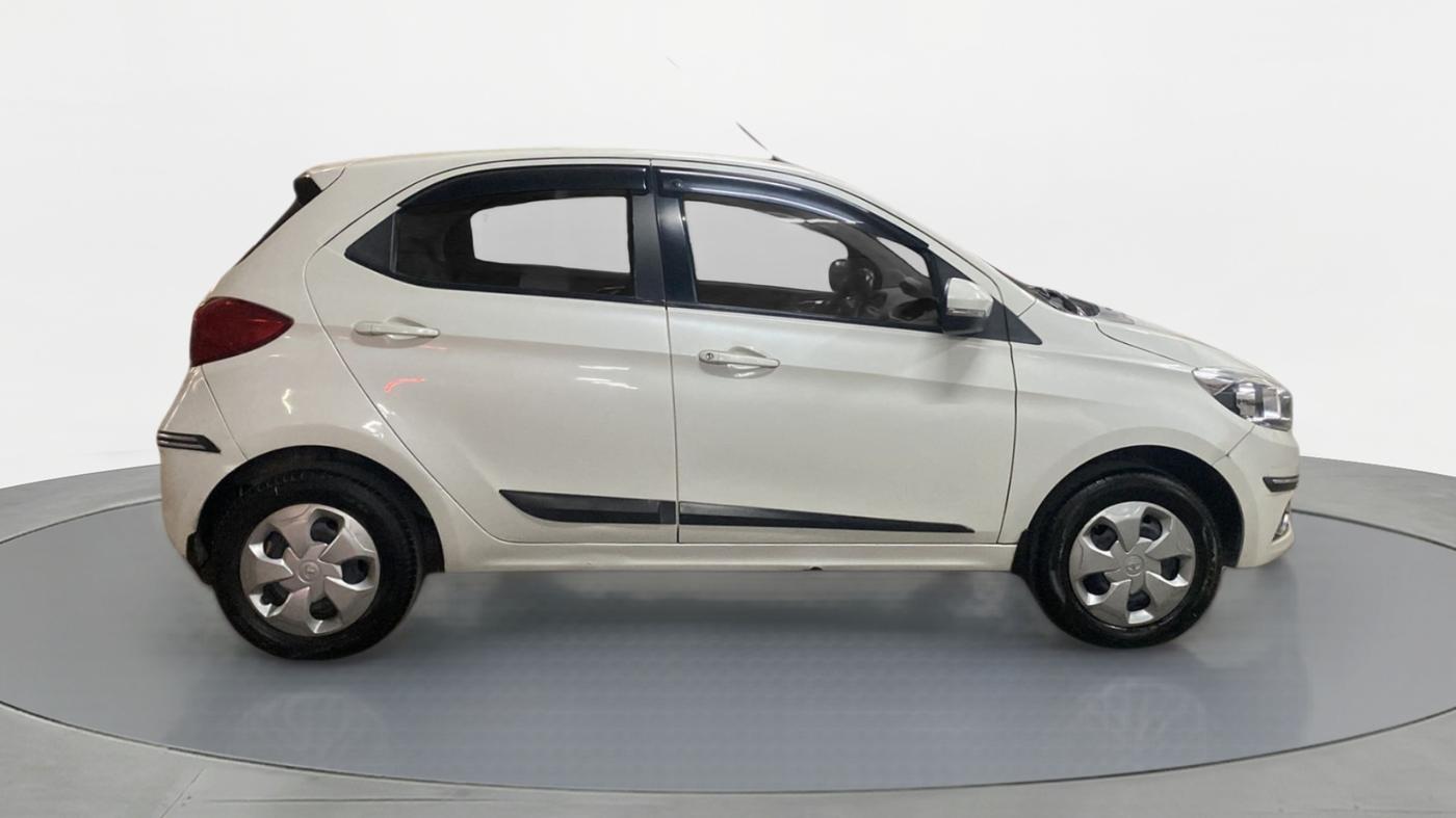 2018 Tata Tiago XZ 1.2 REVOTRON, Petrol, Manual, 38,892 km, Right Side View