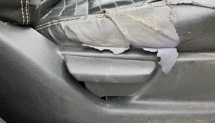 2016 Hyundai Eon ERA +, CNG, Manual, 72,814 km, Driver Side Adjustment Panel