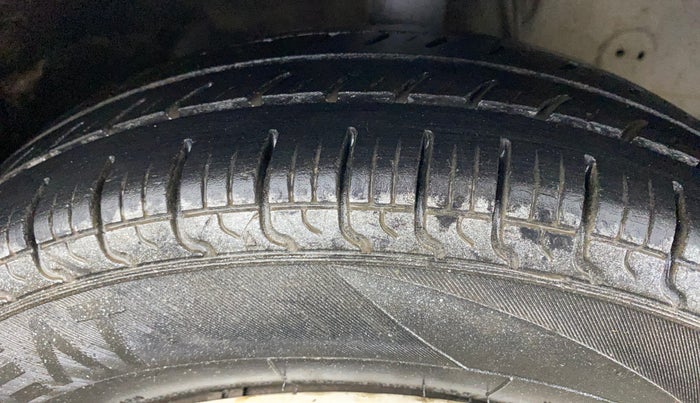 2016 Hyundai Eon ERA +, CNG, Manual, 72,814 km, Right Front Tyre Tread