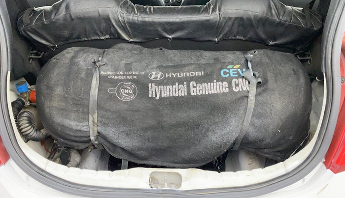 2016 Hyundai Eon ERA +, CNG, Manual, 72,814 km, Boot Inside