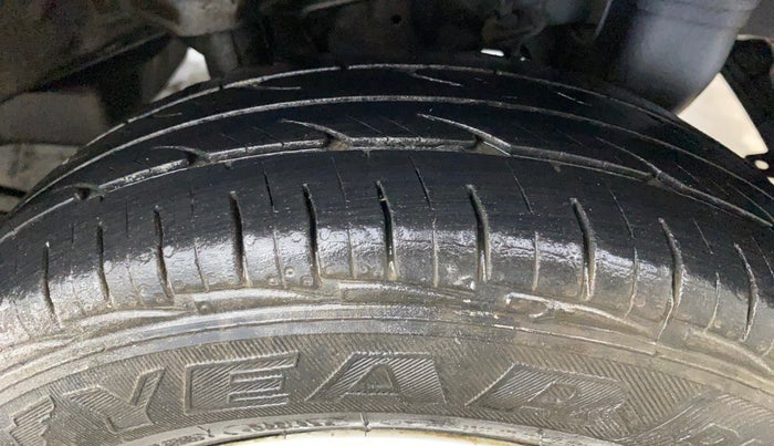 2016 Hyundai Eon ERA +, CNG, Manual, 72,814 km, Left Rear Tyre Tread