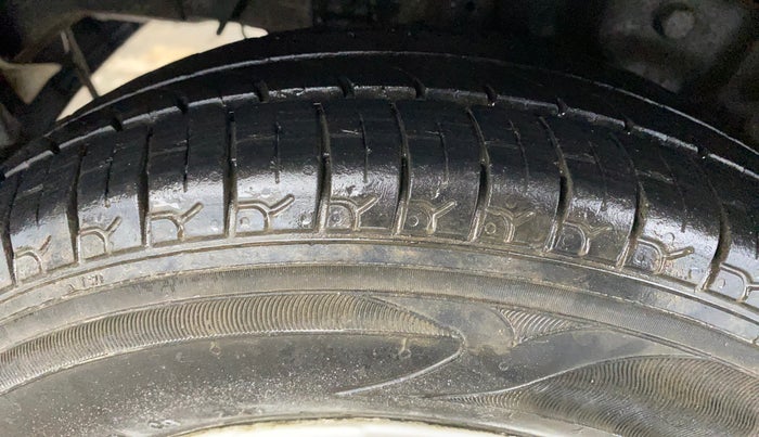 2016 Hyundai Eon ERA +, CNG, Manual, 72,814 km, Right Rear Tyre Tread