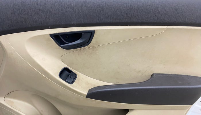 2016 Hyundai Eon ERA +, CNG, Manual, 72,814 km, Driver Side Door Panels Control