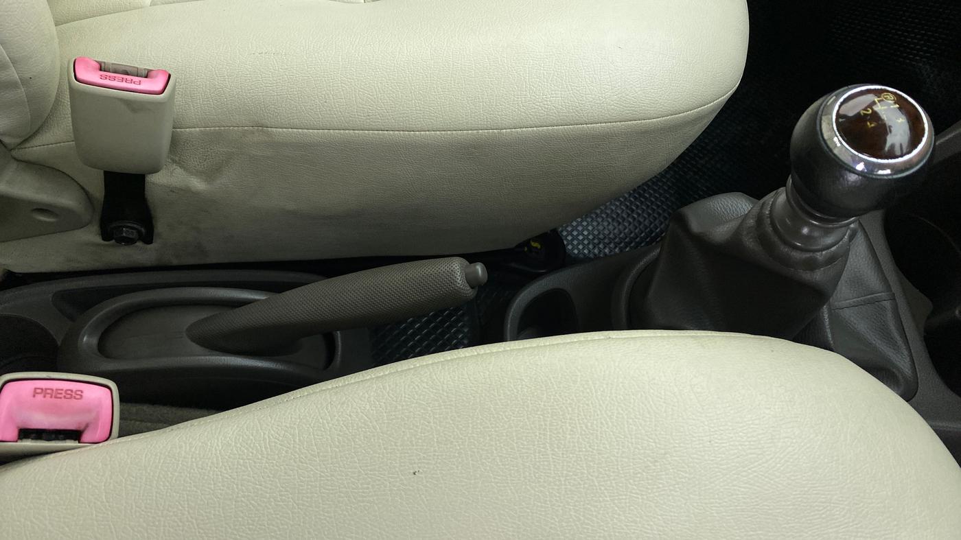 2014 Toyota Etios GD EXCLUSIVE, Diesel, Manual, 45,474 km, Gear Lever