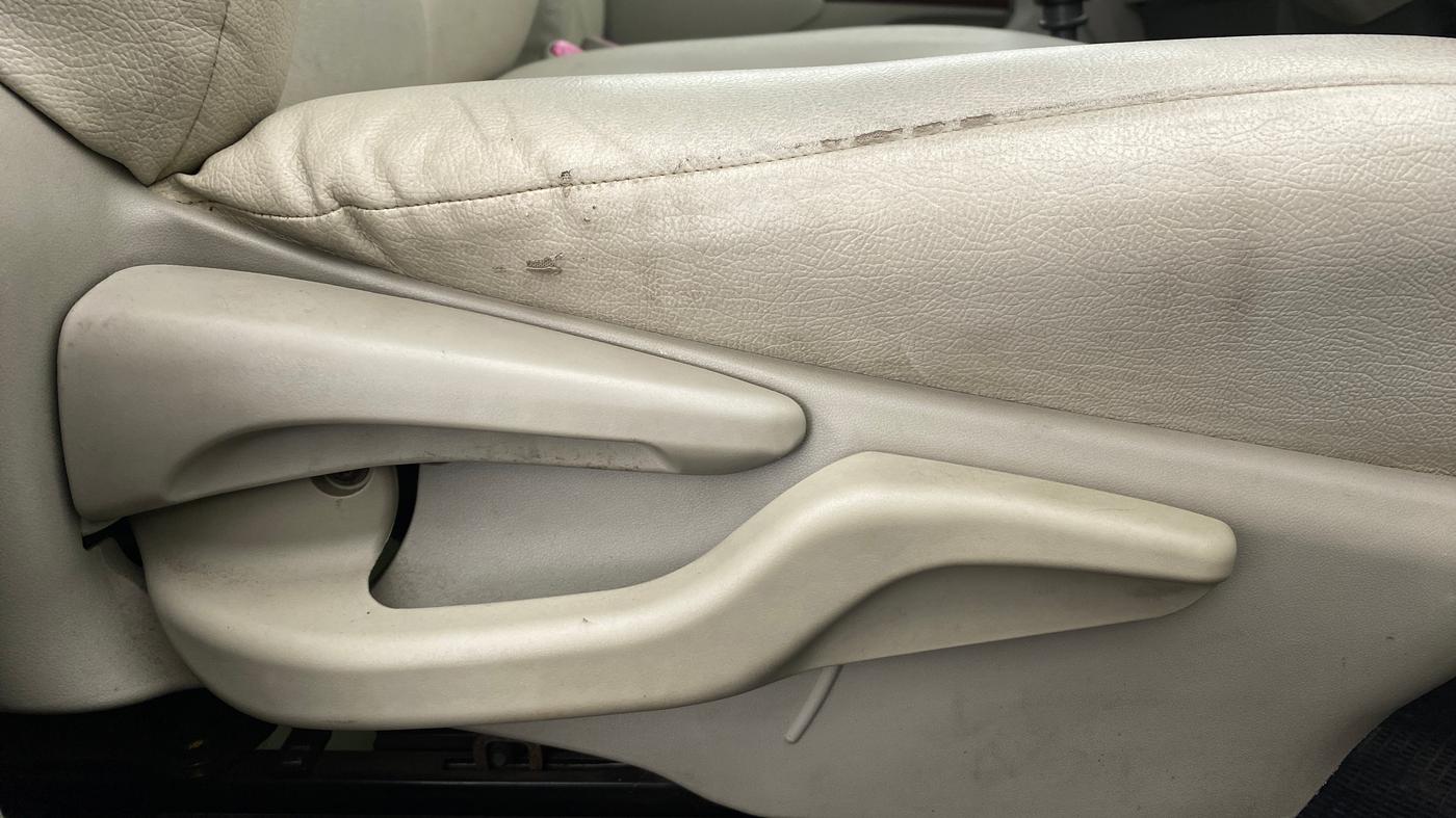 2014 Toyota Etios GD EXCLUSIVE, Diesel, Manual, 45,474 km, Driver Side Adjustment Panel