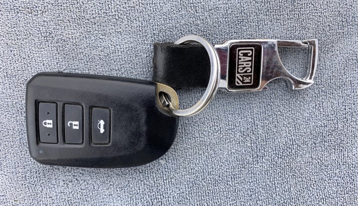 2020 Toyota YARIS G MT, Petrol, Manual, 72,618 km, Key Close Up