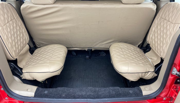 2019 Mahindra TUV300 T10 MT, Diesel, Manual, 15,843 km, Third Seat Row ( optional )