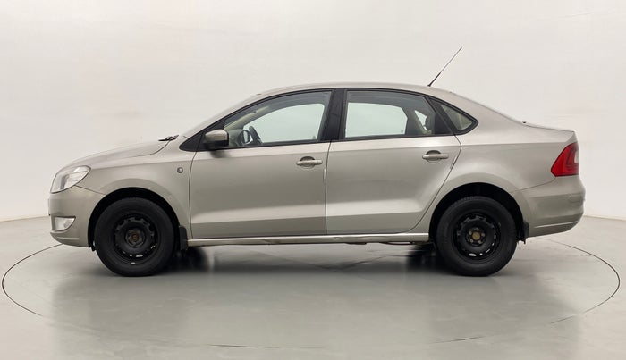 2013 Skoda Rapid 1.6 TDI MT AMBITION PLUS, Diesel, Manual, 82,634 km, Left Side
