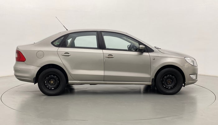 2013 Skoda Rapid 1.6 TDI MT AMBITION PLUS, Diesel, Manual, 82,634 km, Right Side View