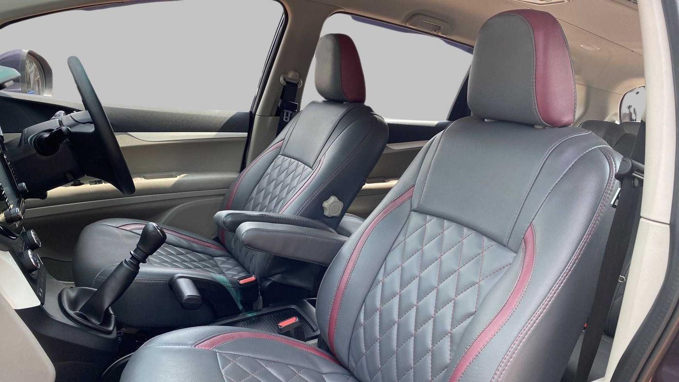 2019 Mahindra MARAZZO M6 8 STR, Diesel, Manual, 10,146 km, Right Side Front Door Cabin