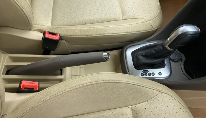 2018 Volkswagen Vento HIGHLINE PLUS TDI AT, Diesel, Automatic, 73,713 km, Gear Lever