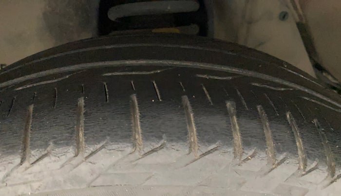 2018 Toyota Innova Crysta 2.8 ZX AT 7 STR, Diesel, Automatic, 42,625 km, Left Front Tyre Tread