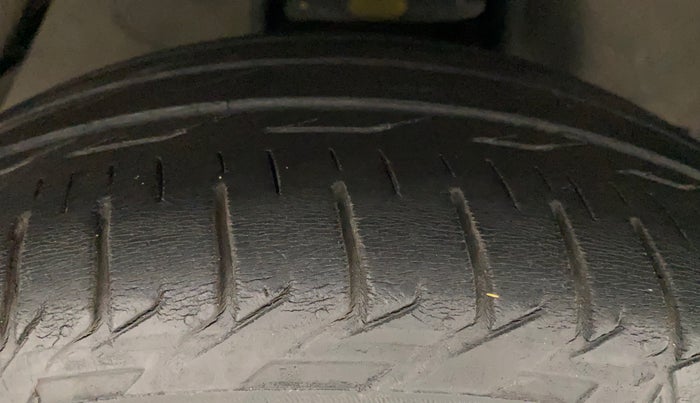2018 Toyota Innova Crysta 2.8 ZX AT 7 STR, Diesel, Automatic, 42,625 km, Right Front Tyre Tread
