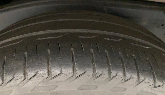 2018 Toyota Innova Crysta 2.8 ZX AT 7 STR, Diesel, Automatic, 42,625 km, Right Rear Tyre Tread