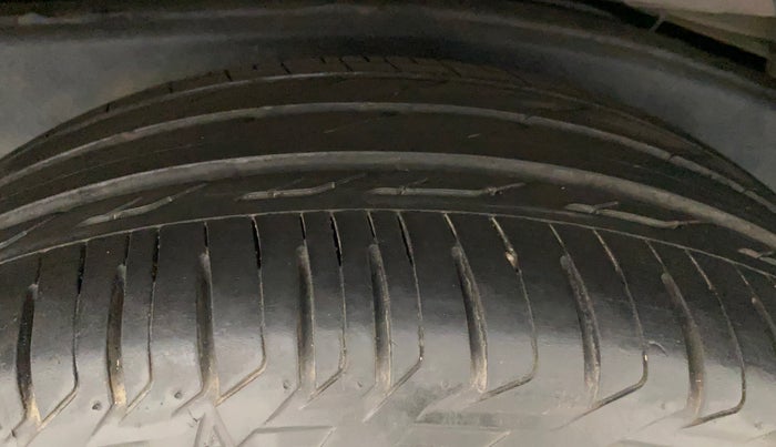 2018 Toyota Innova Crysta 2.8 ZX AT 7 STR, Diesel, Automatic, 42,625 km, Left Rear Tyre Tread