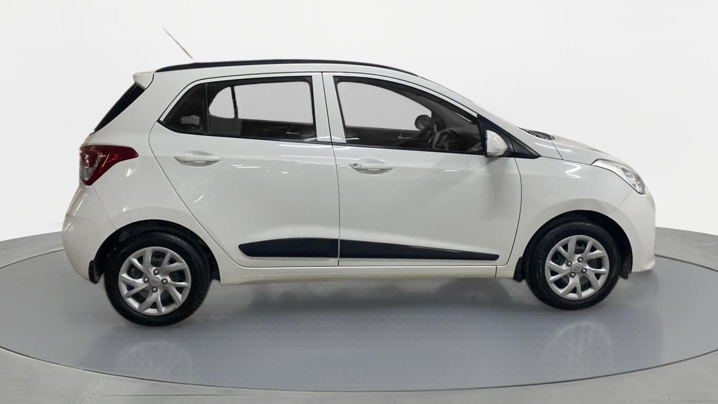 2018 Hyundai Grand i10 SPORTZ O 1.2, Petrol, Manual, 21,494 km, Right Side View