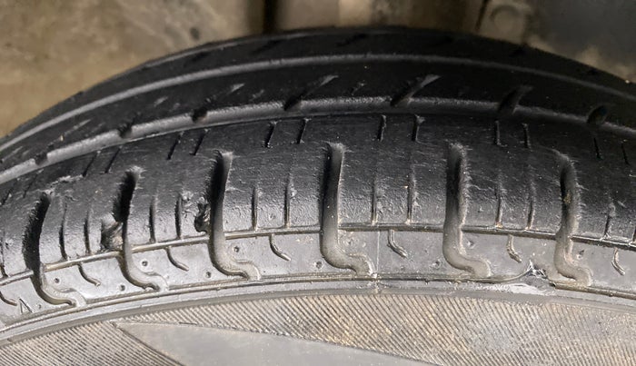 2018 Renault Kwid 1.0 RXT Opt, Petrol, Manual, 34,126 km, Right Front Tyre Tread