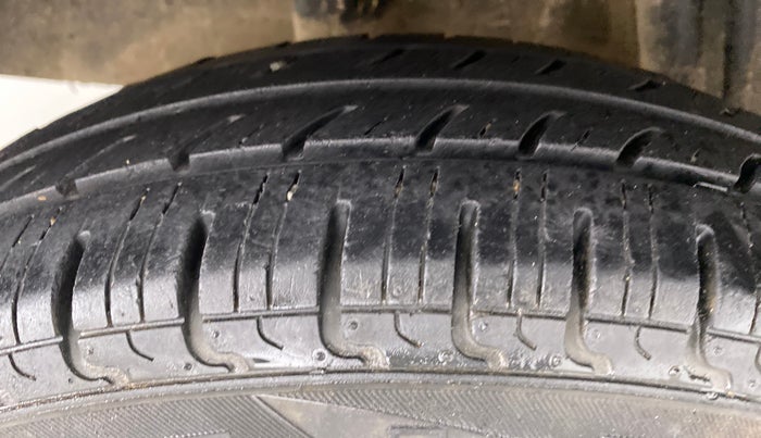 2018 Renault Kwid 1.0 RXT Opt, Petrol, Manual, 34,126 km, Right Rear Tyre Tread
