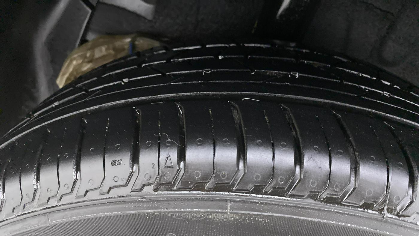 2021 Hyundai NEW I20 SPORTZ 1.2 AT, Petrol, Automatic, 5,295 km, Right Rear Tyre Tread