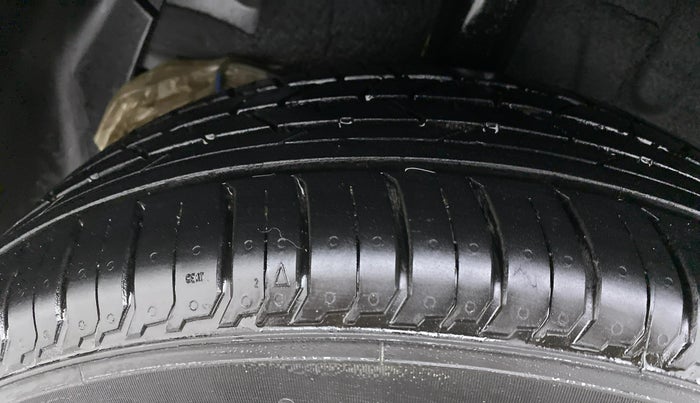 2021 Hyundai NEW I20 SPORTZ 1.2 AT, Petrol, Automatic, 5,295 km, Right Rear Tyre Tread