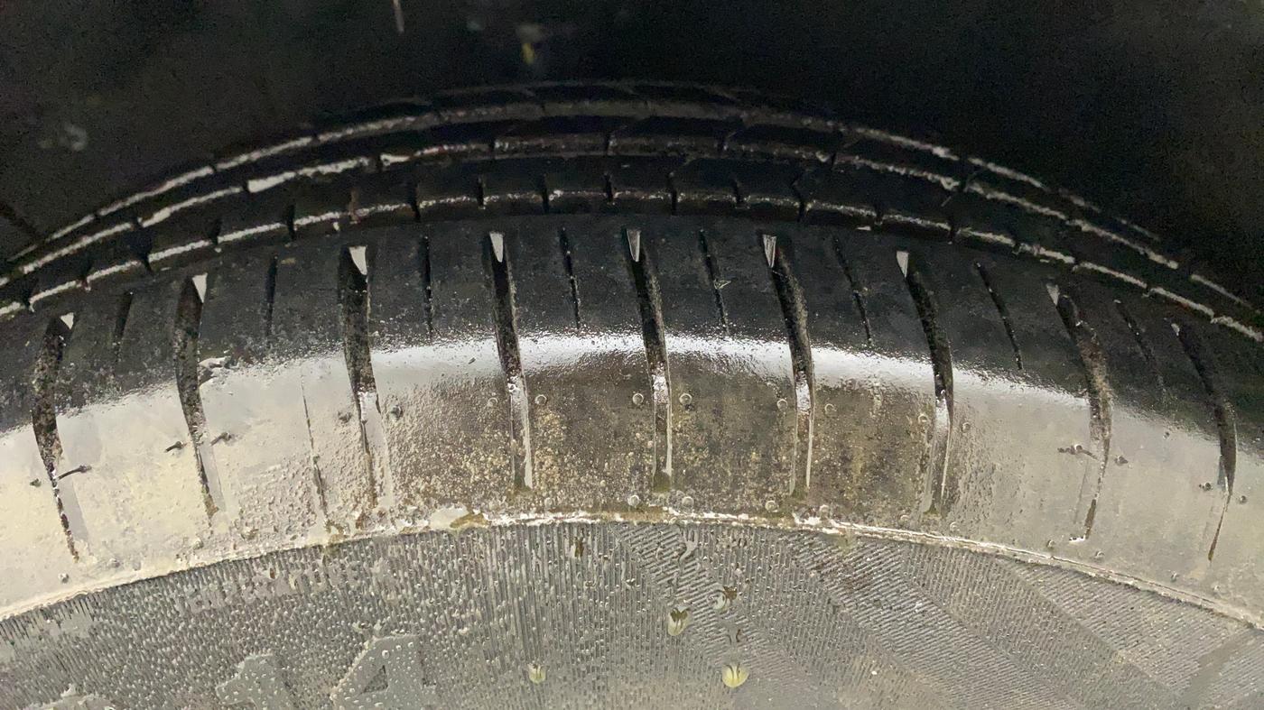 2010 Hyundai i20 MAGNA 1.2, Petrol, Manual, 76,928 km, Left Front Tyre Tread