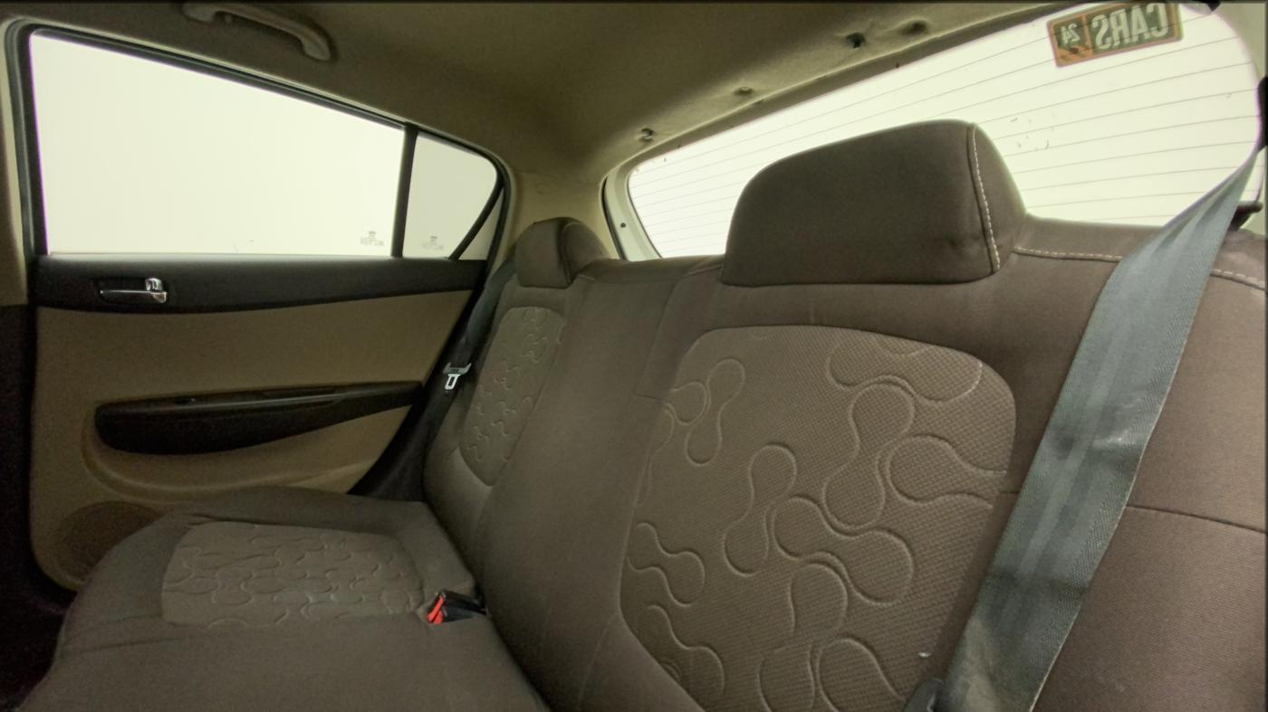 2010 Hyundai i20 MAGNA 1.2, Petrol, Manual, 76,928 km, Right Side Rear Door Cabin
