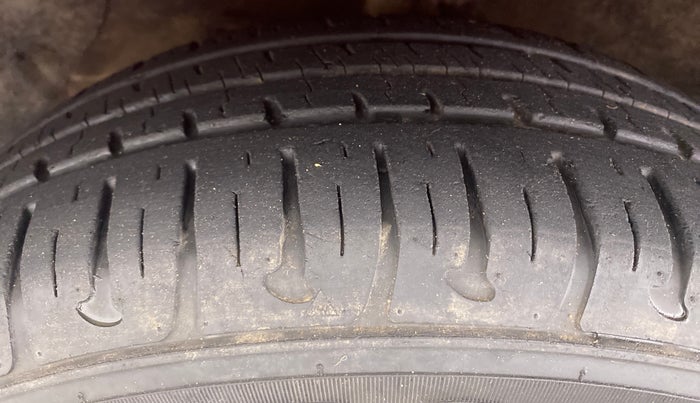 2017 Hyundai Grand i10 MAGNA 1.2 KAPPA VTVT, Petrol, Manual, 20,138 km, Left Front Tyre Tread