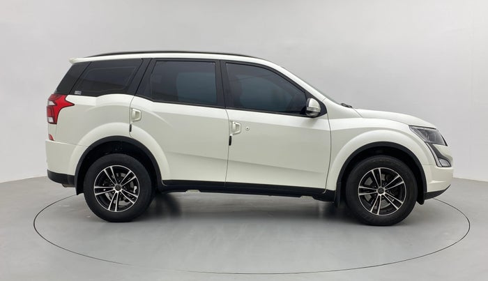 2020 Mahindra XUV500 W9, Diesel, Manual, 42,175 km, Right Side View