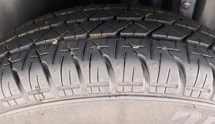 2016 Maruti Swift VXI D, Petrol, Manual, 52,664 km, Left Rear Tyre Tread