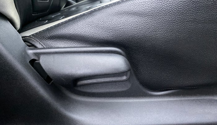 2016 Maruti Swift VXI D, Petrol, Manual, 52,664 km, Driver Side Adjustment Panel