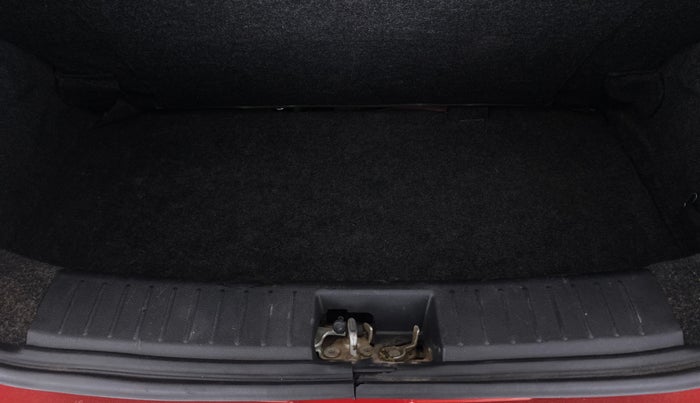 2017 Mahindra Kuv100 K2 6 STR, Petrol, Manual, 55,670 km, Boot Inside